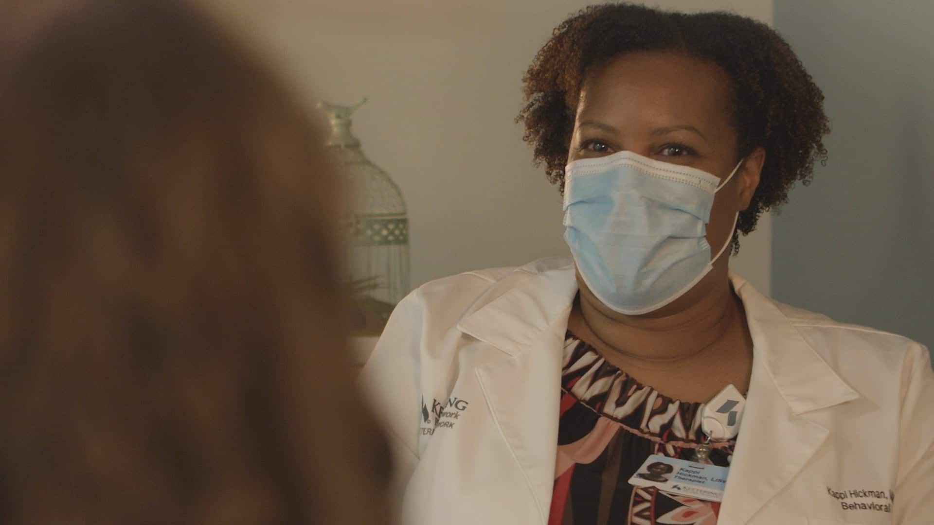 Kappi Hickman talking with a patient