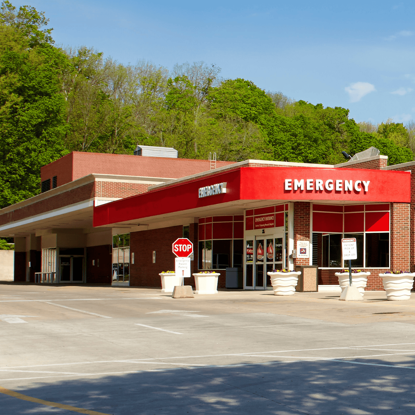 Kettering Emergency Center Entrance