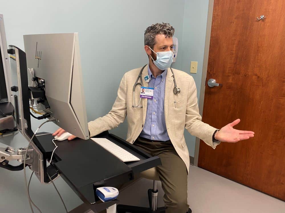 Doctor talks to patient about vertigo