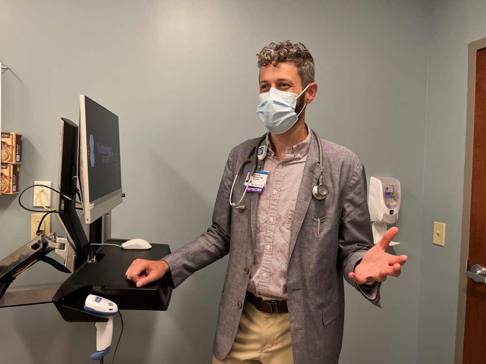 Doctor explaining asthma symptoms