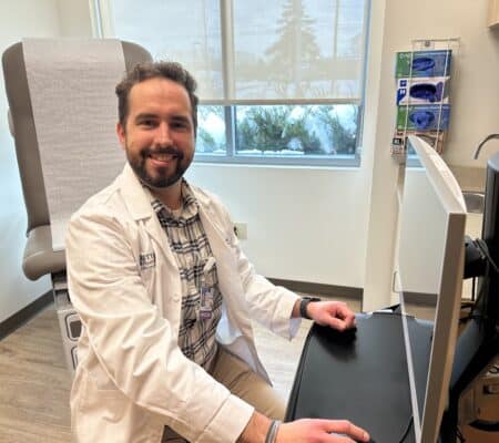 Dr. de la Pena at a computer in an exam room.